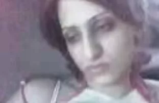XXX ५०-वर्षीय सफाई महिला एक अमीर दोस्त के लिए दिया जाता है हिंदी में सेक्सी मूवी वीडियो