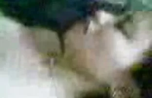XXX लड़की में सेक्सी हिंदी वीडियो मूवी बिस्तर के साथ पैर प्रसार बाहर