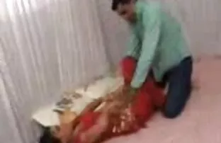 XXX शरारती लड़की के साथ एक सुंदर बट पर के पृष्ठभूमि हॉलीवुड सेक्स फिल्म dinozvra
