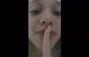XXX Milaha पानी के नीचे एक फोटोग्राफर के रूप में सेक्सी हिंदी मूवी फिल्म प्रस्तुत