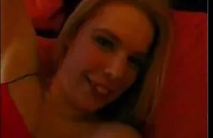 XXX प्रेमिका सेक्सी मूवी पिक्चर के साथ सिलिकॉन स्तनों