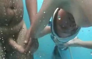 XXX रसदार सुनहरे बालों वाली fucks खुद हिंदी में सेक्सी फुल मूवी के साथ एक लंबे समय पूल