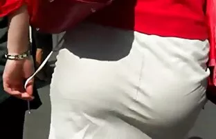 XXX लड़की fucks एक किट्टी और गुदा हिंदी में सेक्सी पिक्चर मूवी आइसक्रीम पर एक छड़ी में सामने के कैम