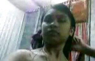 XXX स्लिम काले बाल वाली के साथ फ्लैट स्तनों कूदता पर यह हॉलीवुड सेक्सी हिंदी मूवी रहता है इस तरह